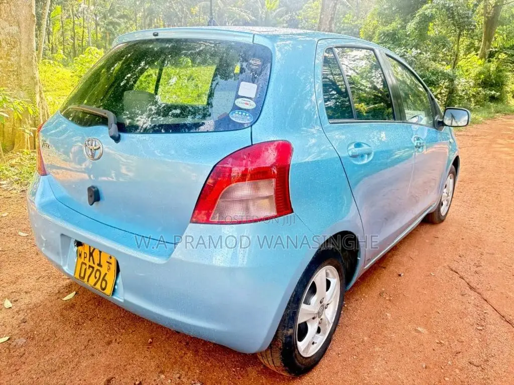 Toyota Vitz 2005 Car (Used)