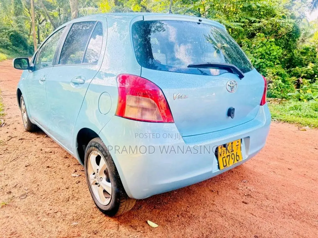 Toyota Vitz 2005 Car (Used)