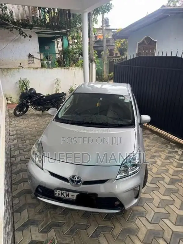 Toyota Prius 2011 Car (Used)