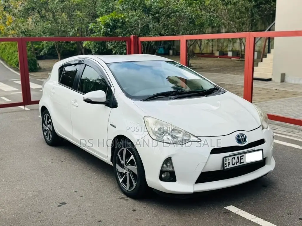Toyota Aqua 2014 Car (Used)