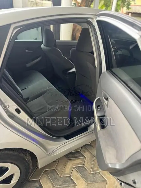 Toyota Prius 2011 Car (Used)