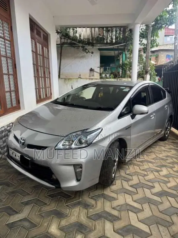Toyota Prius 2011 Car (Used)
