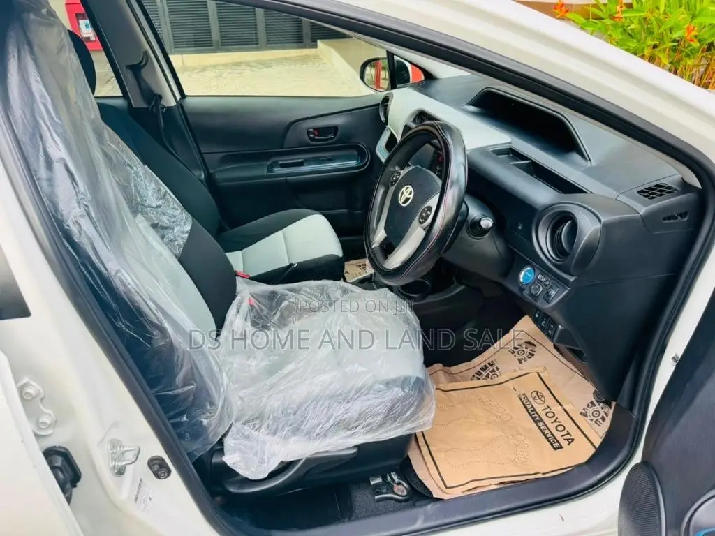 Toyota Aqua 2014 Car (Used)