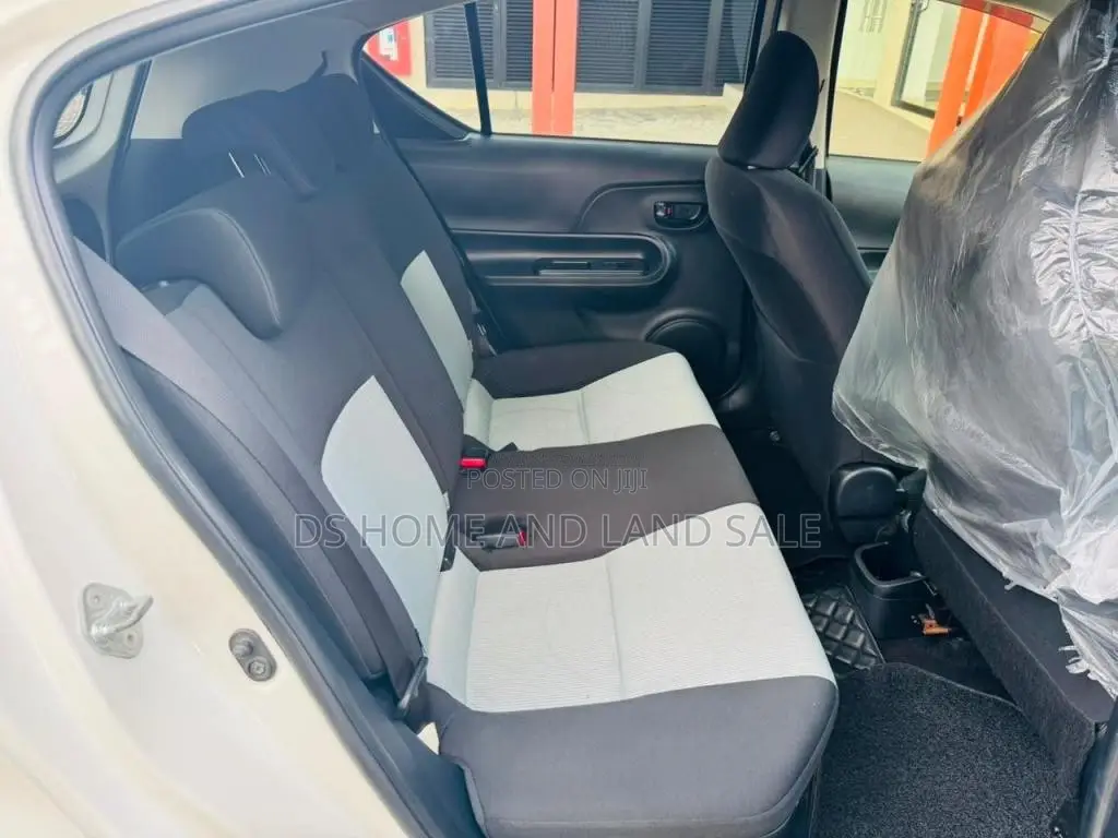 Toyota Aqua 2014 Car (Used)
