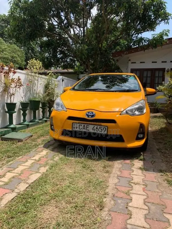 Toyota Aqua 2015 Car (Used)