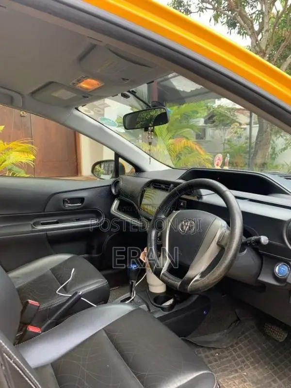 Toyota Aqua 2015 Car (Used)