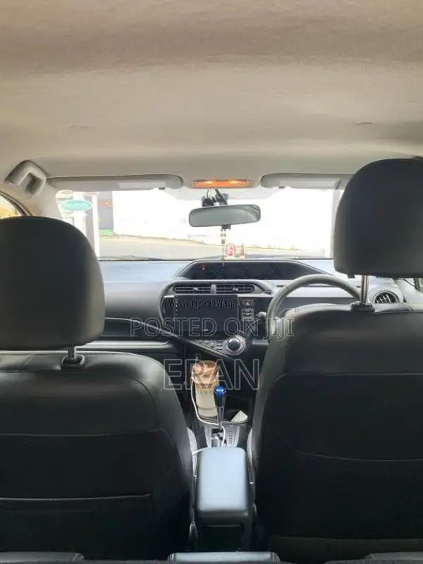 Toyota Aqua 2015 Car (Used)