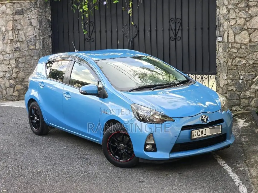 Toyota Aqua 2013 Car (Used)