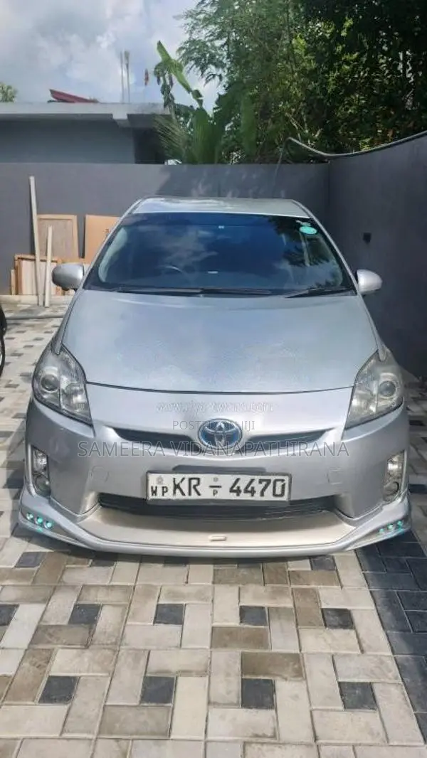 Toyota Prius 2011 Car (Used)