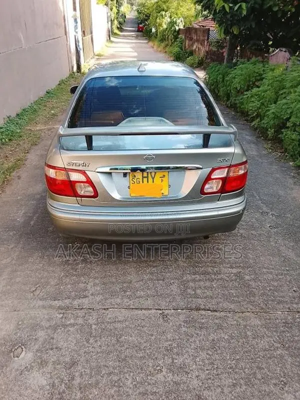 Nissan N16 2000 Car (Used)