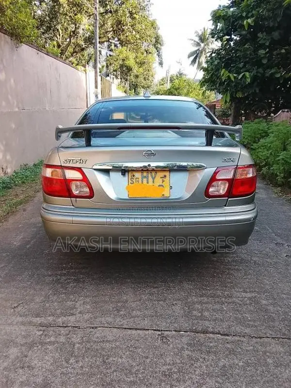 Nissan N16 2000 Car (Used)