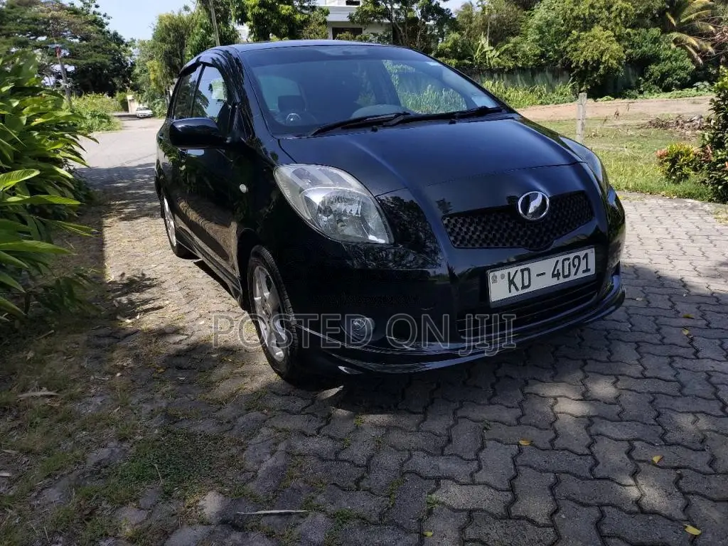 Toyota Vitz 2005 Car (Used)