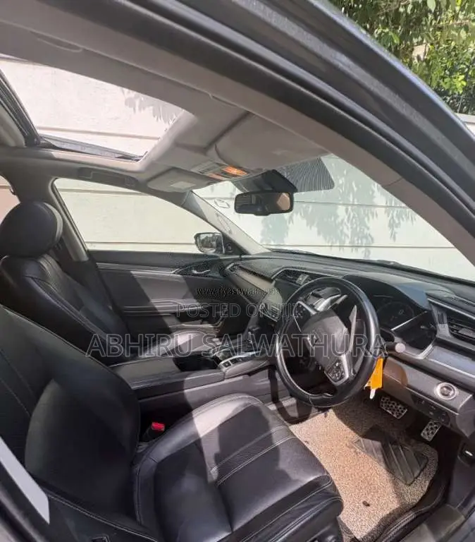Honda Civic Sedan Techpack 2019 Car (Used)