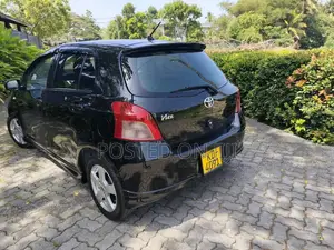 Toyota Vitz 2005 Car (Used)