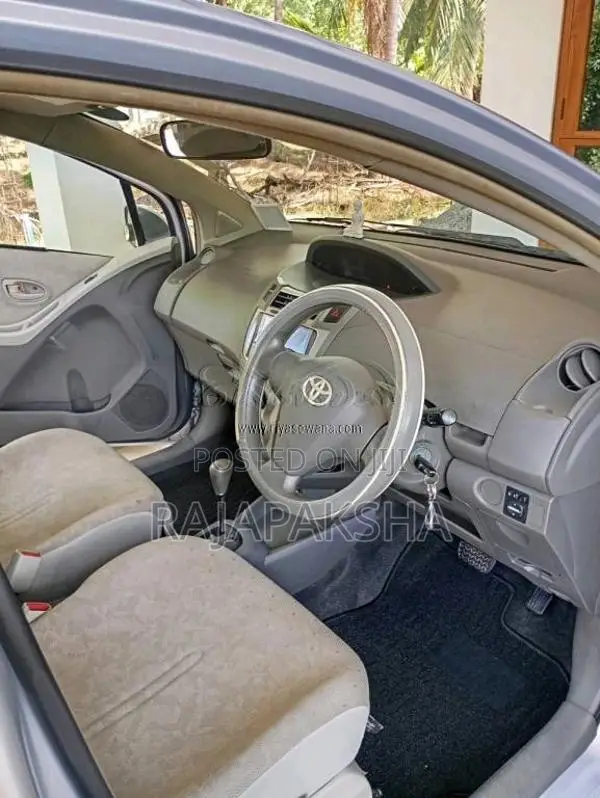 Toyota Vitz 2007 Car (Used)