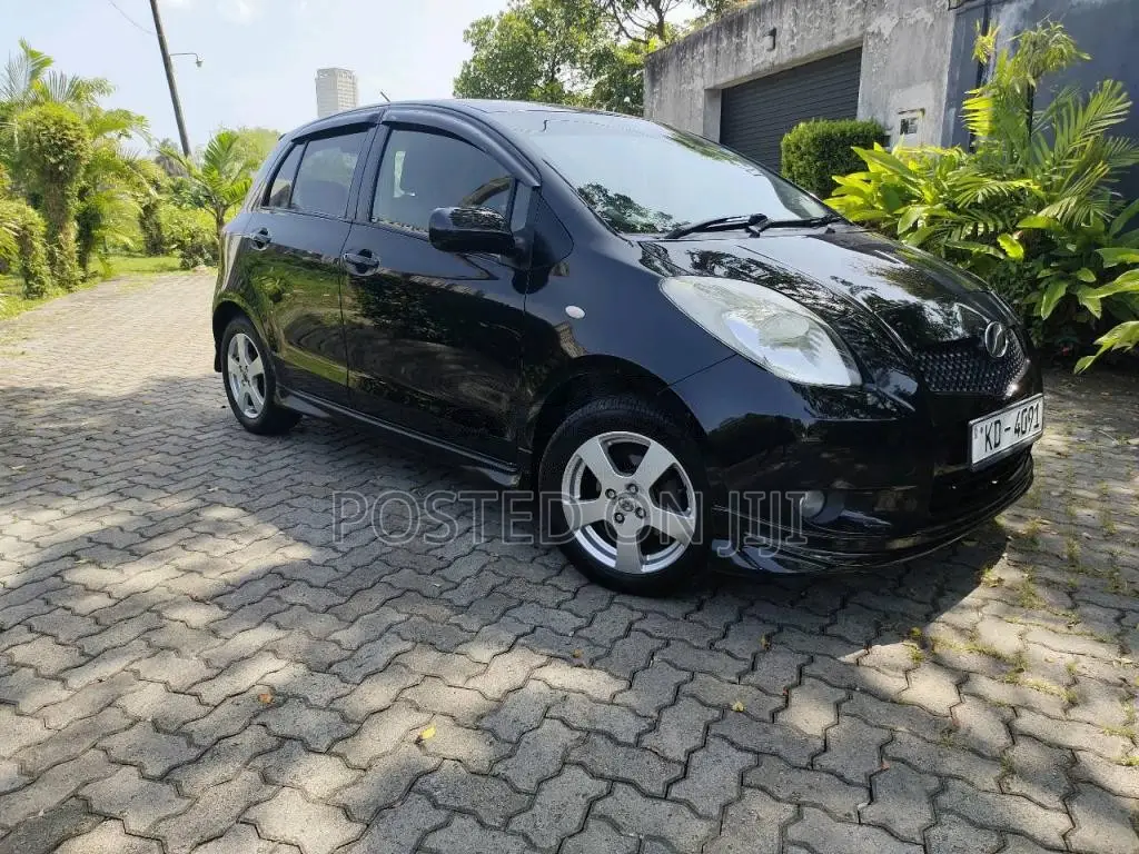 Toyota Vitz 2005 Car (Used)
