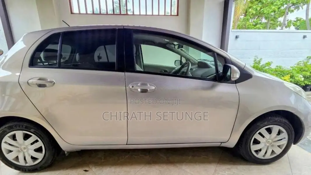 Toyota Vitz 2009 Car (Used)