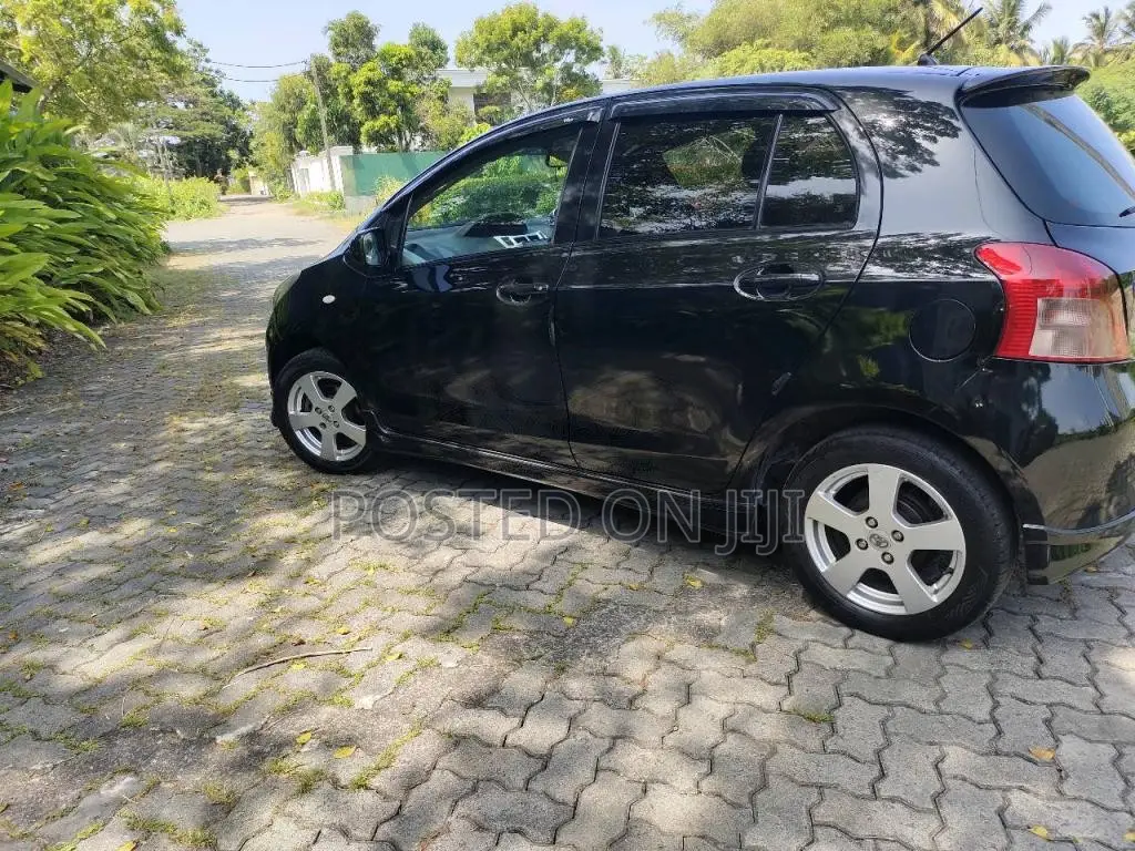 Toyota Vitz 2005 Car (Used)