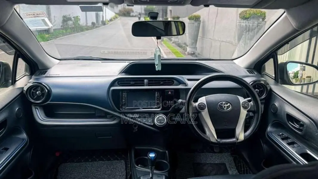 Toyota Aqua L S GRADE 2015 Car (Used)