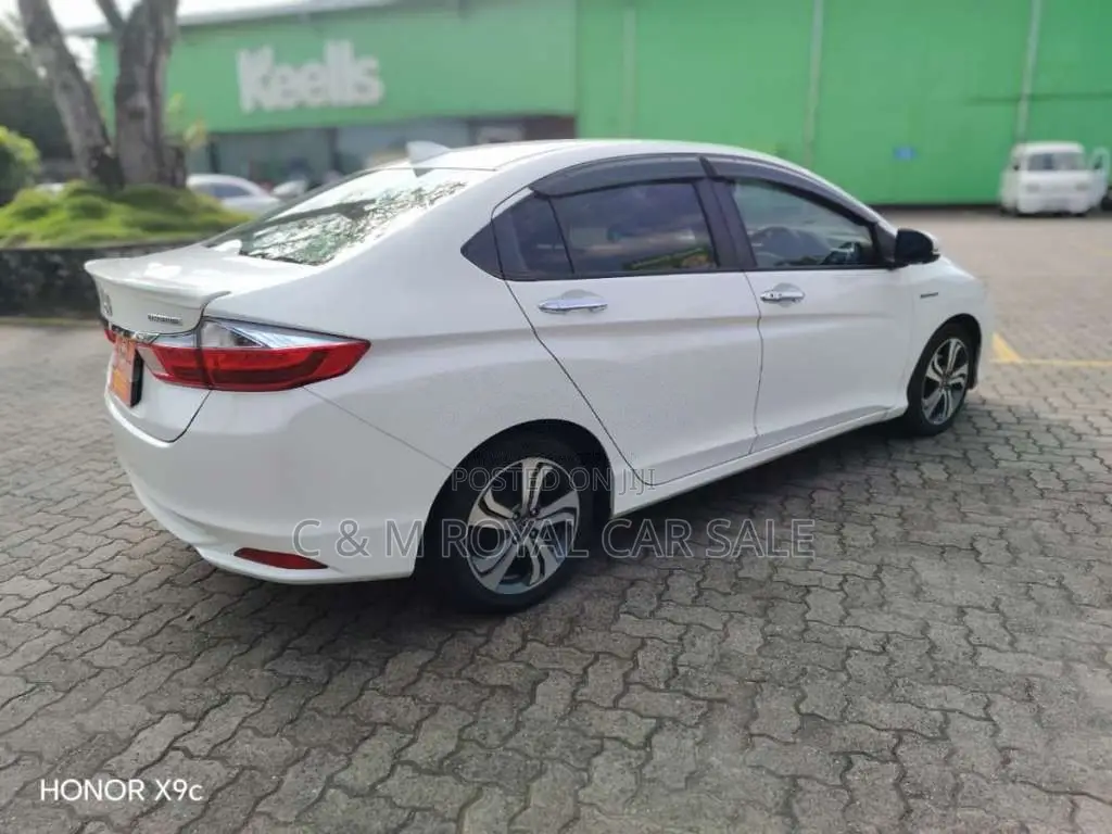 Honda GRACE 2015 Car (Used)