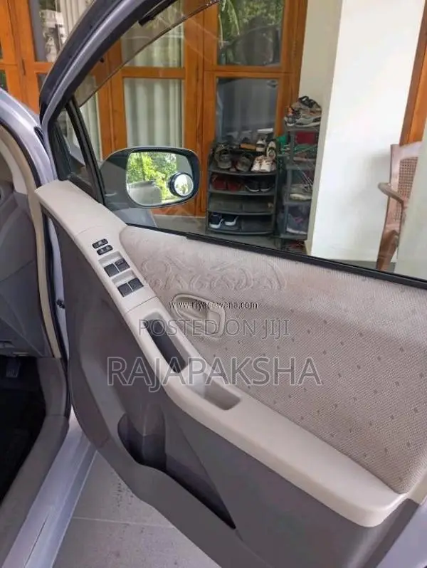 Toyota Vitz 2007 Car (Used)
