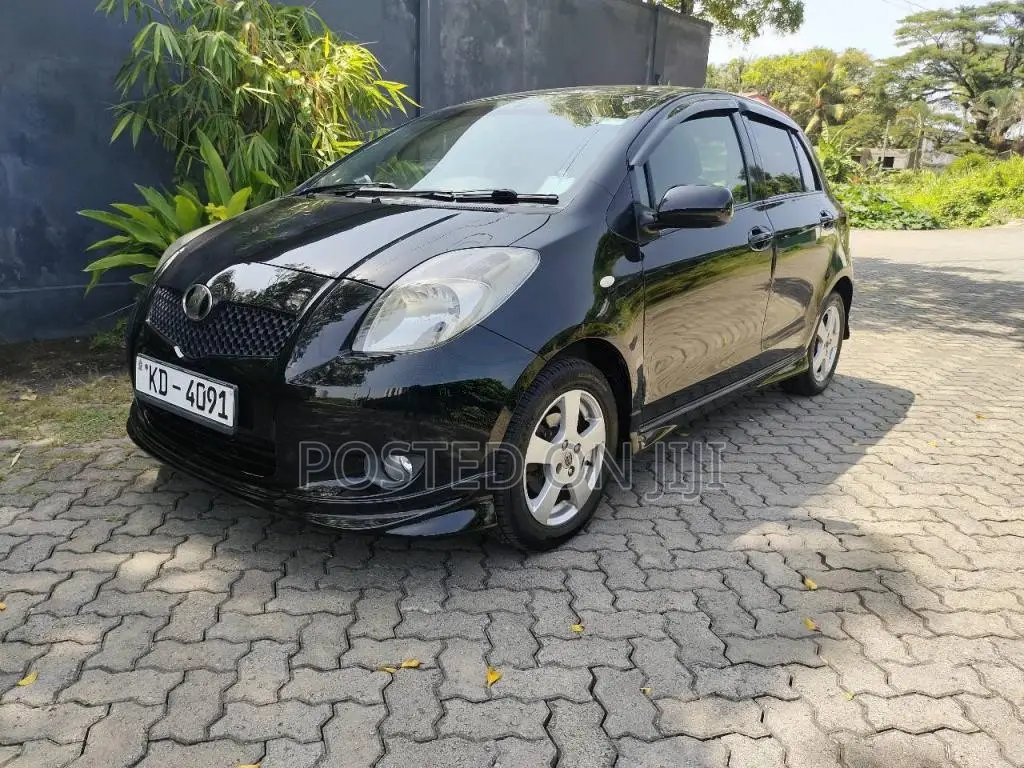 Toyota Vitz 2005 Car (Used)