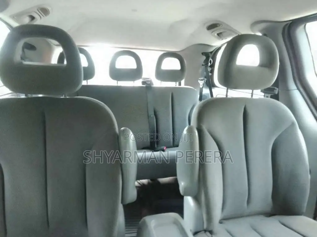 Chrysler Grand Voyager 2004 Car (Used)
