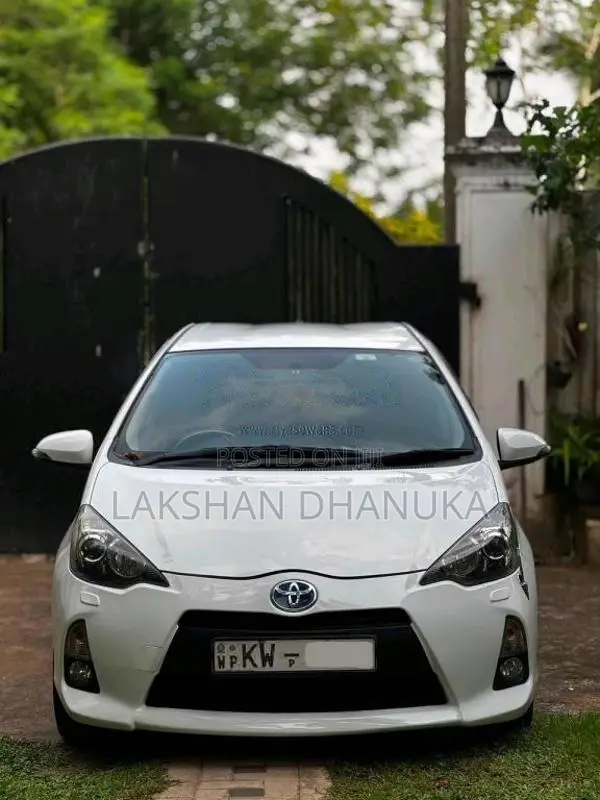 Toyota Aqua S Limited 2012 Car (Used)