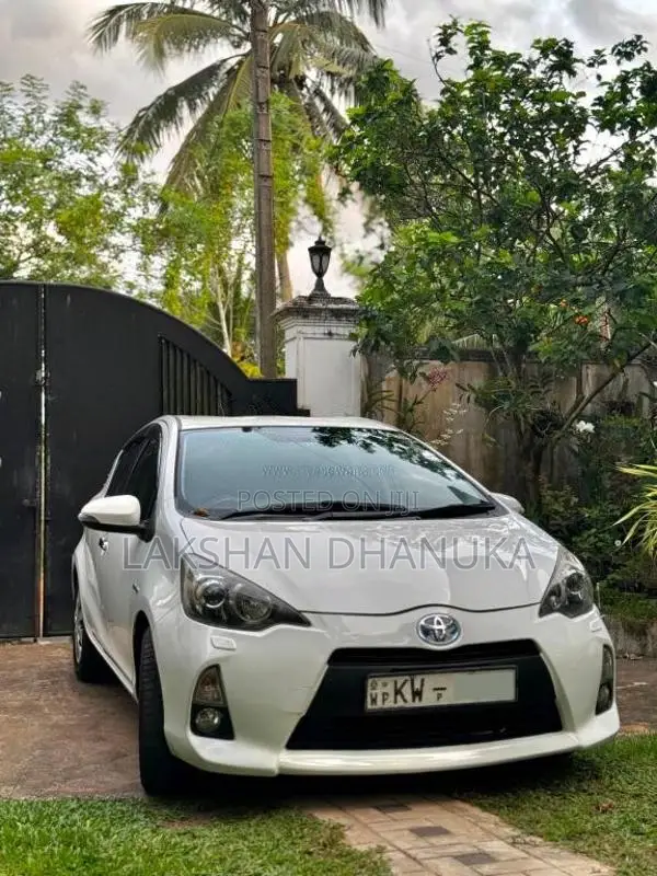 Toyota Aqua S Limited 2012 Car (Used)