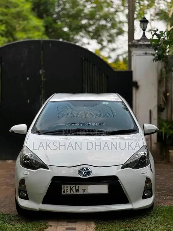 Toyota Aqua S Limited 2012 Car (Used)