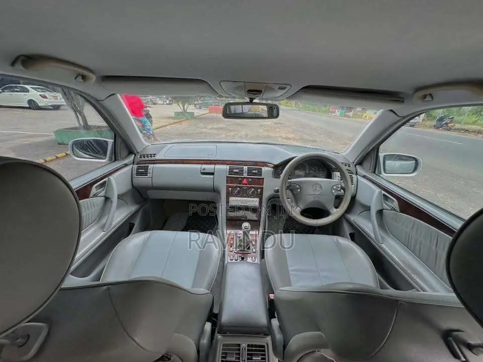 Mercedes-Benz W210 Elegance 2001 Car (Used)
