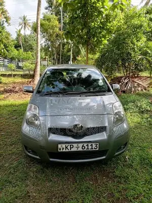 Toyota Vitz 2009 Car (Used)