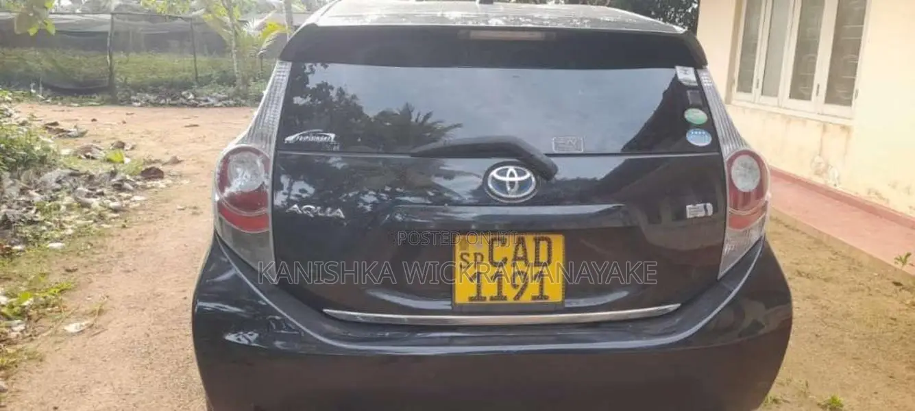 Toyota Aqua 2013 Car (Used)