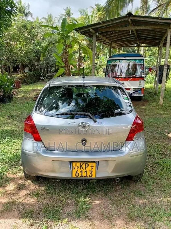 Toyota Vitz 2009 Car (Used)