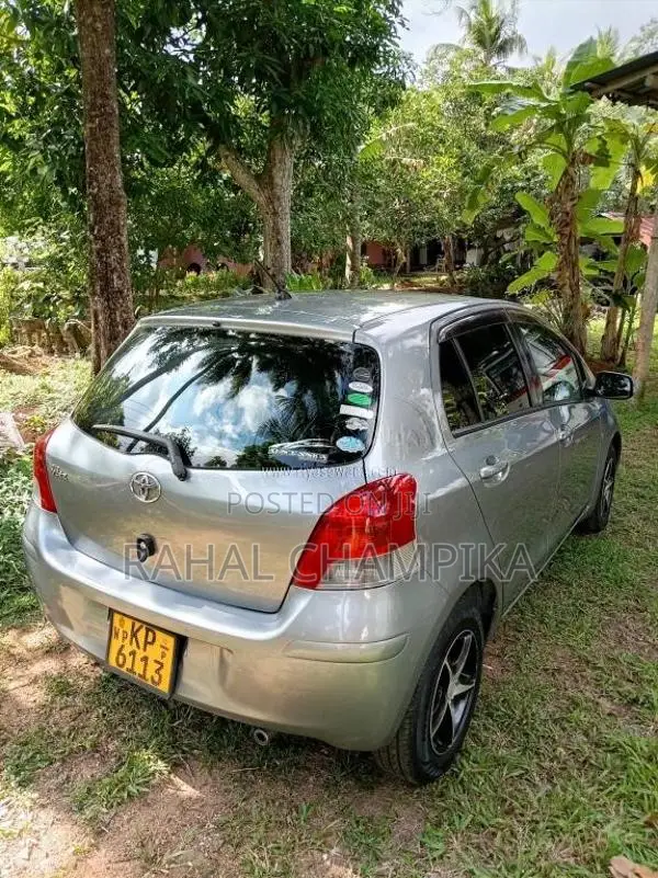 Toyota Vitz 2009 Car (Used)