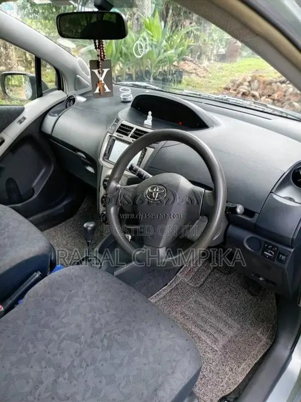 Toyota Vitz 2009 Car (Used)