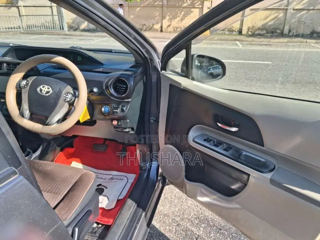 Toyota Aqua G Grade 2012 Car (Used)