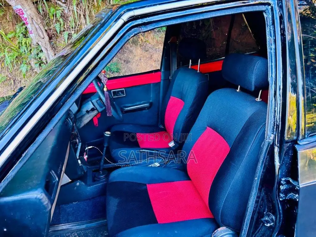 Mitsubishi Lancer Box 1980 Car (Used)