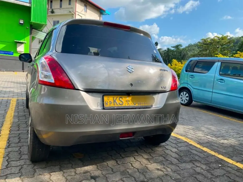 Suzuki Swift 2012 Car (Used)