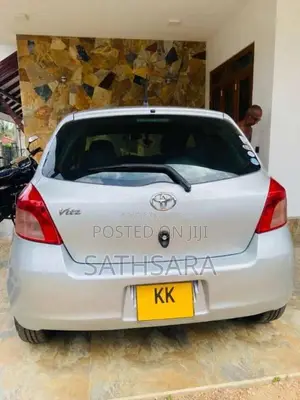 Toyota Vitz 2005 Car (Used)