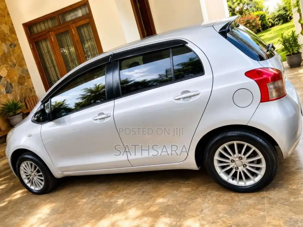 Toyota Vitz 2005 Car (Used)