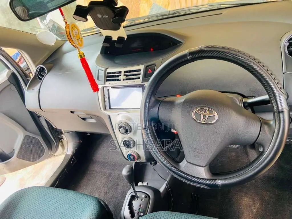 Toyota Vitz 2005 Car (Used)