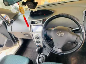 Toyota Vitz 2005 Car (Used)