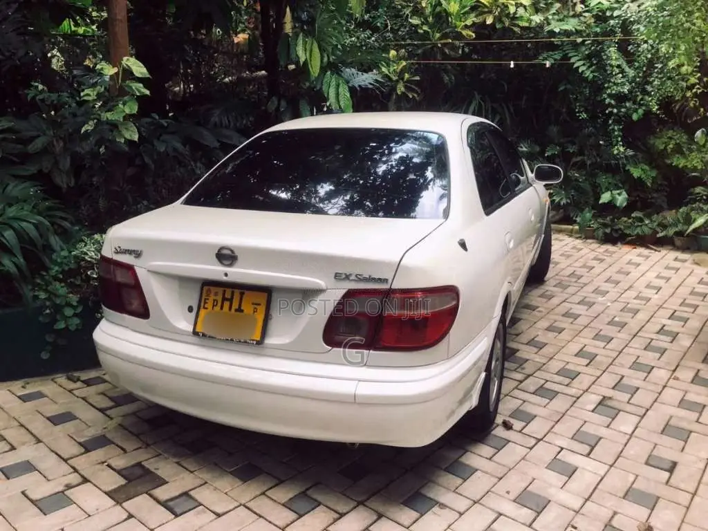 Nissan N16 2000 Car (Used)