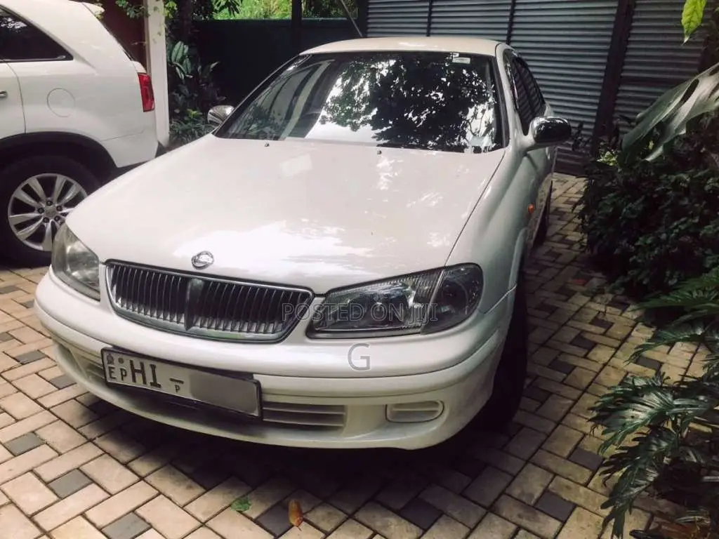 Nissan N16 2000 Car (Used)