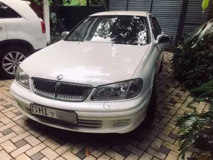 Nissan N16 2000 Car (Used)