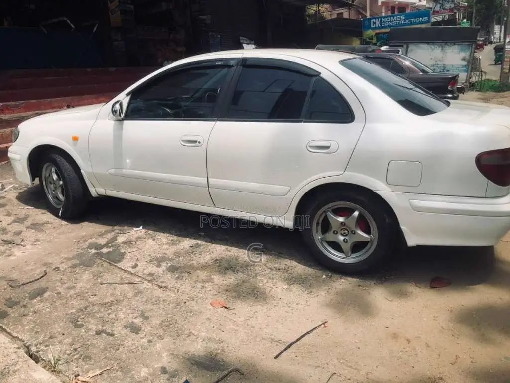 Nissan N16 2000 Car (Used)
