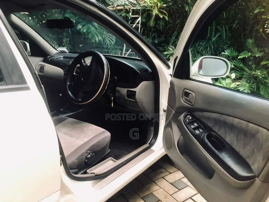 Nissan N16 2000 Car (Used)