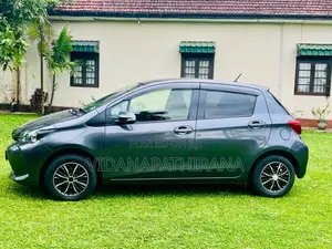 Toyota Vitz 2015 Car (Used)