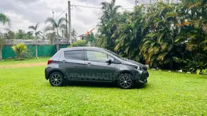 Toyota Vitz 2015 Car (Used)